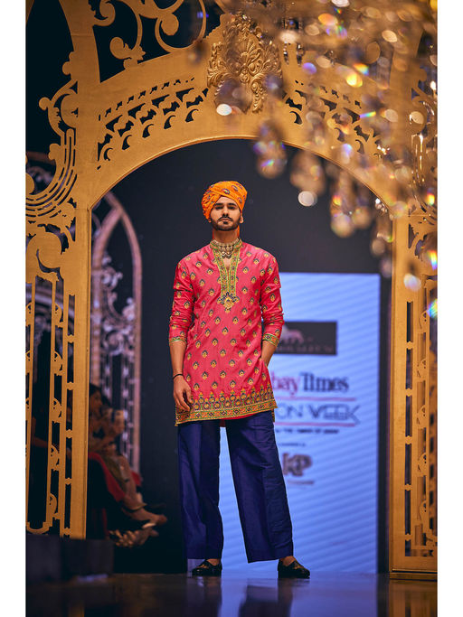 THE ROYALEUM ATELIER Pink Embroidery Kurta with Pant (Set of 2)