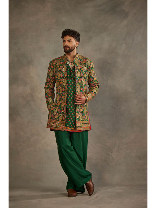 THE ROYALEUM ATELIER A Green Paisley Print Embroidered Jacket with Kurta and Pant (Set of 3)
