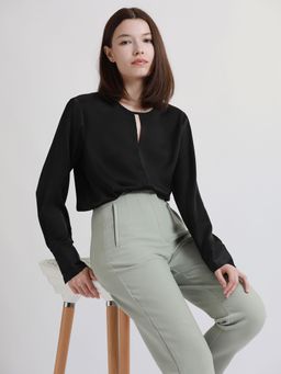 DL WOMAN - Black Keyhole Neck Cuffed Sleeve Crepe Top