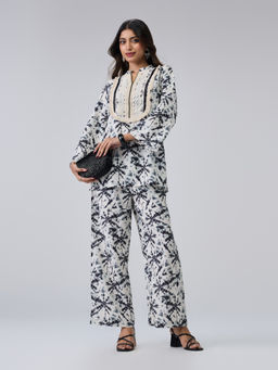 Gajra Gang - Off White Rayon Batik Print Tunic, Pant Co-Ord Set Chalk And Slate (Set of 2)