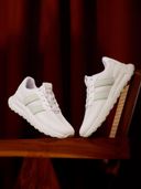 Off White color option, Currently selected