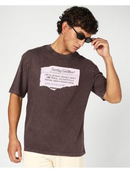 Bewakoof - Men's Brown Newspaper Typography Oversized Acid Wash T-shirt