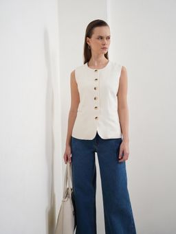 FABLE STREET - Off White Regular Fit Sleeveless Crew Neck Top