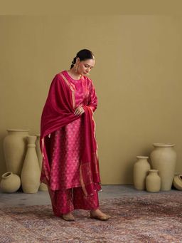 Vaaya - The Rani Pink Banarasi Silk Kurta with Palazzo