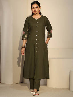 Libas - Women Olive Solid/Plain Cotton Kurta with Pant