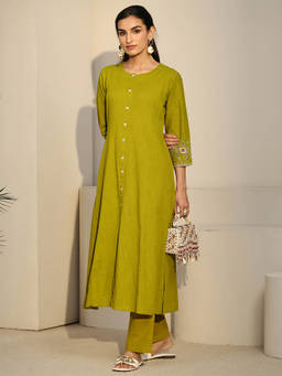 Libas - Women Green Solid/Plain Cotton Kurta with Pant