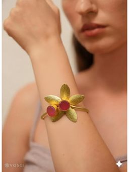 Vosgi - Red Agate Druzy Cuff