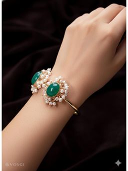 Vosgi - Green Emerald Grace Pearl Cuff