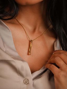 Vosgi - Gold Twisted Pillar Pendant Necklace