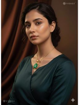 Vosgi - Green Raw Elegance Crystal Pendant Necklace