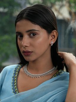 Vosgi - Winter Glow Silver With White Stones Jewellery Set