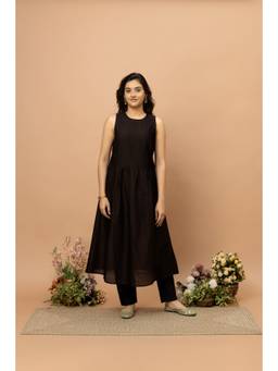 SMRITI GUPTA - Chanderi Silk Pintuck Black Kurta with Pants