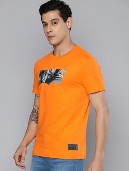Levi's - Men Orange Crew Neck T-Shirt