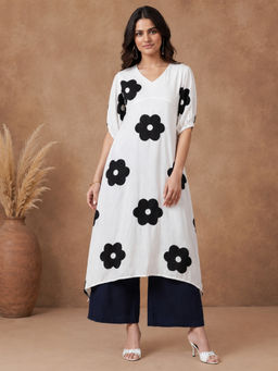 Black & Blah Blah - White Viscose Rayon Floral Printed Kurta