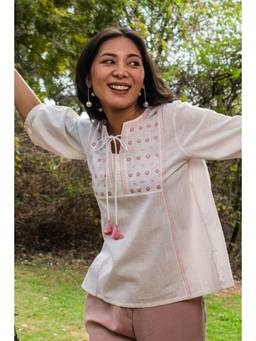 Rangsutra - Avani Chikankari Off White Pure Cotton Round Neck Tunic