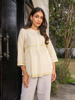 Rangsutra - Suhani Cream Collared Cotton Soof Hand Embroidery Tunic