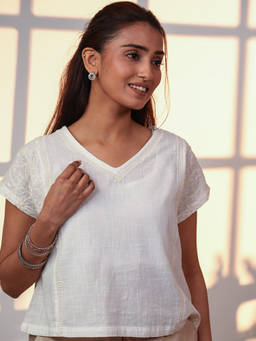 Rangsutra - Ishanvi White Kimono-Sleeve Cotton Chikankari Hand Embroidery Top