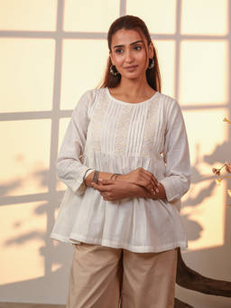 Rangsutra - Ishanvi White Gathered Cotton Chikankari Hand Embroidery Tunic