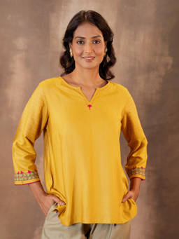 Rangsutra - Ruhani Yellow Regular Fit Cotton Silk Pakka Hand Embroidery Tunic