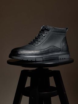 Snitch - Black Solid Sneakers