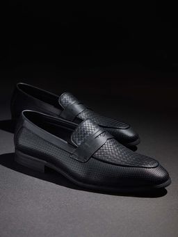 Snitch - Black Textured Loafers