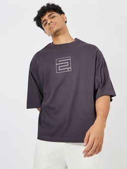 Styli - Men Charcoal Chest Graphic Compact Boxy Fit T-Shirt