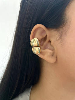 ISHKAARA - Gold Bold Arc Ear Cuff