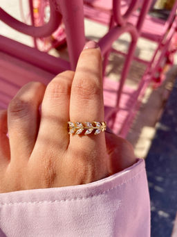 ISHKAARA - White Gold Leafy Sparkling Crystals Anti-Tarnish Ring