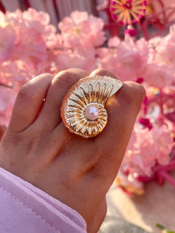 ISHKAARA - White Pearl Beach Marina Ring