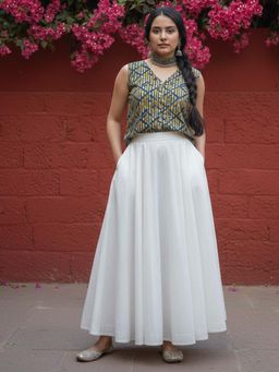 Varanga - Multi-Color Printed V-Neck Top