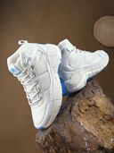 Off White color option, Currently selected