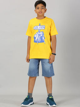 KiddoPanti - Boys Yellow Bag Pack Printed Round Neck T-shirt & Denim Shorts