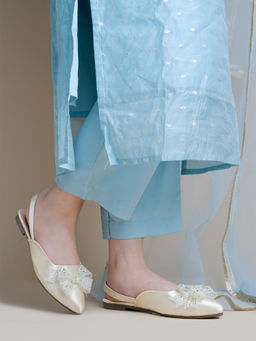 Shoetopia - Women Embellished Rhinestone Bow Detailed Cream Flat Sandals