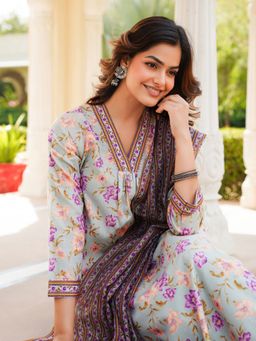 Vaamsi - Women Green Rayon Blend Floral Straight Kurta Pants With Dupatta (Set of 3)