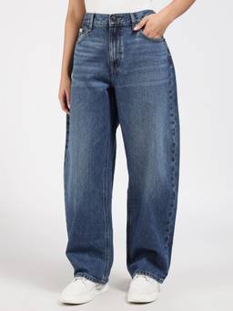 Calvin Klein - Mid-Wash Oversized Fit Mid Rise Jeans