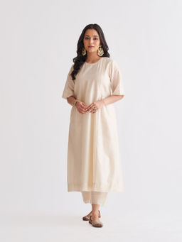 Vaaya - Off White Pure Silk Chander Kurta with Pant (Set of 2)
