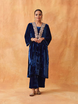 Vaaya - The Twilight Blue Silk Velvet Kurta with Pant (Set of 2)