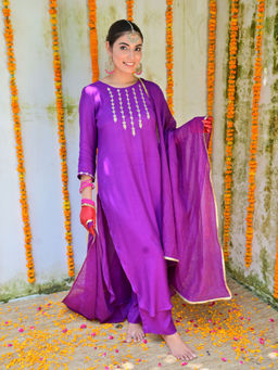 Mera Rang - Women Purple Solid/Plain Kurta with Pant & Dupatta