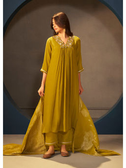 Autumnlane - Women Green Floral Kurta with Pant & Dupatta