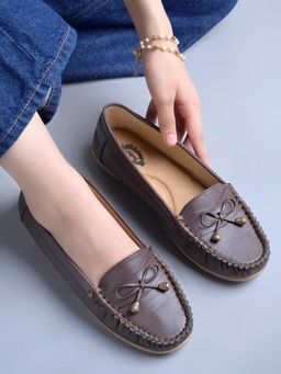 Shoetopia - Women Brown Bow-Accent Stitch Detail Comfort Moccasins