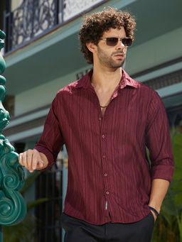 Campus Sutra - Men Red Ripple-Edge Shirt
