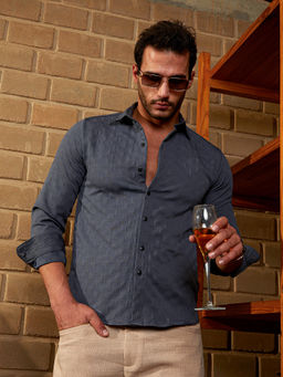 Campus Sutra - Men Charcoal Grey Cubic-Tactile Shirt