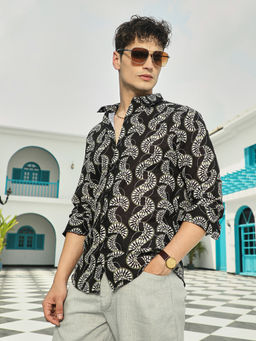 Campus Sutra - Men Midnight Black & Daisy White Vortexa Regular Shirt