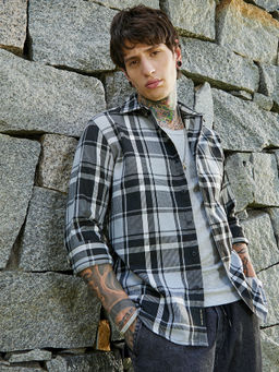 Campus Sutra - Men Obsidian Black & Daisy White Dark-Plaid Relaxed Shirt