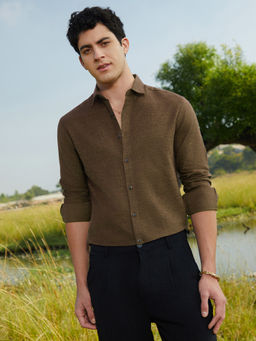 Campus Sutra - Men Daisy Brown Solid Regular Shirt