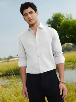 Campus Sutra - Men Daisy White Solid Regular Shirt