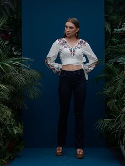 Style Island - Sibp05 White Knotted Crop For Women