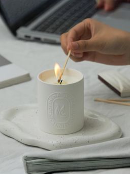 UMAI - Golden Osmanthus Dy-230704B Fragrance Candle