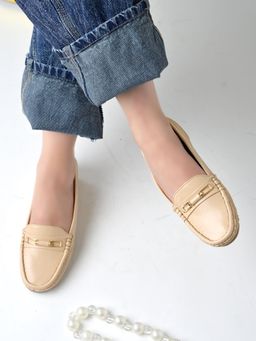 Shoetopia - Girls Comfort Cream Driving Gold Bit Detail Loafers