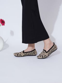 Shoetopia - Girls Beige And Black Knitted Ballerina